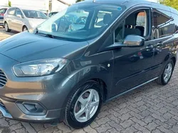 Grau Gebraucht 2018 Ford Tourneo Courier Trend Van / Kleinbus | 8.990 € (Superpreis)