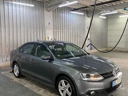 Grau Gebraucht 2011 VW Jetta Limousine | 3.700 € (Fairer Preis)