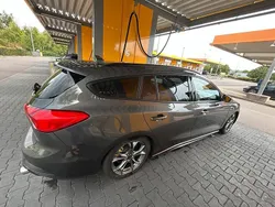 Grau Gebraucht 2019 Ford Focus ST-Line Limousine | 15.000 € (Guter Preis)