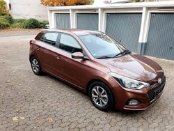 Beige Gebraucht 2018 Hyundai i20 Limousine | 9.999 € (Superpreis)