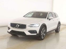 Weiß Gebraucht 2024 Volvo V60 CC Plus Kombi | 41.930 € (Guter Preis)
