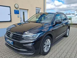 Deep black perleffekt Gebraucht 2022 VW Tiguan Life SUV | 24.890 € (Guter Preis)