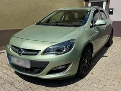 Grün Gebraucht 2012 Opel Astra Kombi | 6.600 € (Teuer)