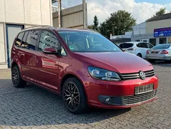 Rot Gebraucht 2013 VW Touran Life Van / Kleinbus | 11.600 € (Fairer Preis)