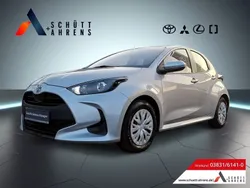 Silber Gebraucht 2021 Toyota Yaris Comfort Limousine | 11.980 € (Fairer Preis)