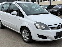 Weiß Gebraucht 2012 Opel Zafira Van / Kleinbus | 3.990 € (Fairer Preis)