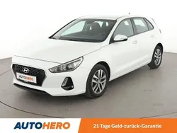 Weiß Gebraucht 2018 Hyundai i30 Trend Limousine | 12.270 € (Fairer Preis)