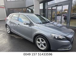 Grau Gebraucht 2015 Volvo V40 Kinetic Limousine | 6.999 € (Fairer Preis)