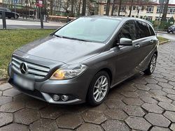 Grau Gebraucht 2013 Mercedes B180 Van / Kleinbus | 5.500 €