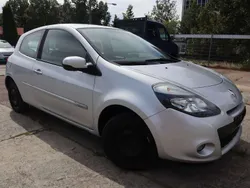 Platingrau Gebraucht 2010 Renault Clio II Dynamique Kleinwagen | 2.999 € (Guter Preis)