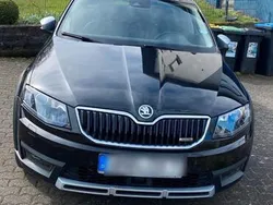 Schwarz Gebraucht 2015 Skoda Octavia Scout Scout 4x4 Kombi | 13.500 € (Fairer Preis)