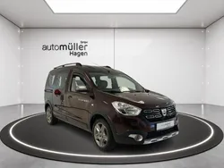 Turmalinbraun Gebraucht 2017 Dacia Dokker Celebration Van | 11.990 € (Fairer Preis)