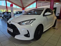 Weiß Gebraucht 2022 Toyota Yaris Hybrid Team Limousine | 21.200 € (Fairer Preis)