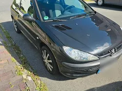 Schwarz Gebraucht 2005 Peugeot 206 Kleinwagen | 1.500 €