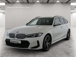 Weiß Gebraucht 2022 BMW 330e M Sport Kombi | 37.900 € (Fairer Preis)