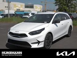Deluxeweiß metallic Neu 2025 Kia Ceed Sportswagon Kombi | 26.769 € (Fairer Preis)