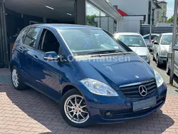 Blau Gebraucht 2010 Mercedes A180 Kleinwagen | 7.490 € (Fairer Preis)
