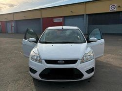 Weiß Gebraucht 2011 Ford Focus Limousine | 2.900 € (Etwas zu teuer)