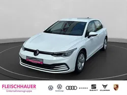 Weiss Gebraucht 2022 VW Golf VIII Life Limousine | 19.990 € (Fairer Preis)