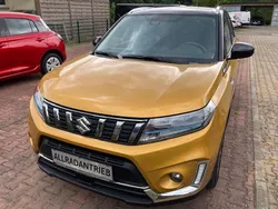 Solar pearl/cosmic black pearl Gebraucht 2020 Suzuki Vitara Comfort SUV | 17.500 € (Fairer Preis)