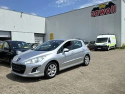 Silber Gebraucht 2013 Peugeot 308 Limousine | 3.750 €