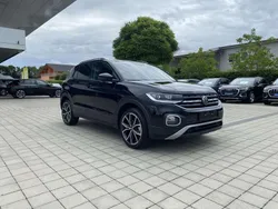 Deep black perleffekt Gebraucht 2021 VW T-Cross Design SUV | 17.225 € (Fairer Preis)