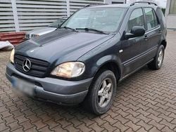Schwarz Gebraucht 1999 Mercedes ML320 SUV | 3.900 € (Guter Preis)