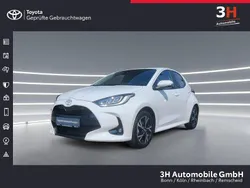 Weiß Gebraucht 2024 Toyota Yaris Hybrid Team Limousine | 23.490 € (Fairer Preis)