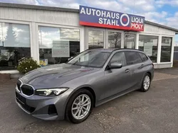 Grau Gebraucht 2022 BMW 320 Shadowline Kombi | 29.490 € (Fairer Preis)