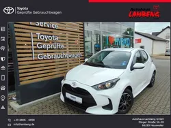 Weiss Gebraucht 2022 Toyota Yaris Comfort Kleinwagen | 20.288 € (Teuer)