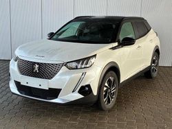 Pearl white / dach schwarz (metallic) Gebraucht 2022 Peugeot e-2008 GT SUV | 20.650 € (Fairer Preis)