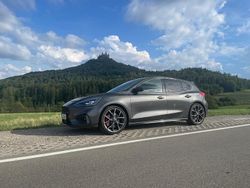 Grau Gebraucht 2020 Ford Focus ST Limousine | 21.500 € (Fairer Preis)