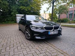 Schwarz Gebraucht 2021 BMW 320 Advantage Kombi | 24.499 € (Fairer Preis)