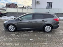 Grau Gebraucht 2018 Ford Focus Business Edition Limousine | 7.490 € (Fairer Preis)