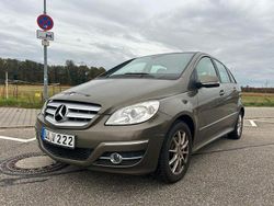 Braun Gebraucht 2009 Mercedes B200 Van / Kleinbus | 1.900 €