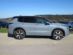 Mondsteingrau / pantherschwarz Neu 2025 Mitsubishi Outlander Top SUV | 59.900 €
