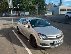 Grün Gebraucht 2005 Opel Astra Coupé | 1.250 €