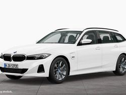 Weiß Gebraucht 2022 BMW 320e Sport Line Kombi | 31.912 € (Etwas zu teuer)