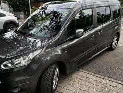 Grau Gebraucht 2018 Ford Grand Tourneo Connect Titanium Van / Kleinbus | 18.300 € (Fairer Preis)