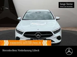 Weiß Gebraucht 2024 Mercedes A200 Advanced Limousine | 30.390 € (Fairer Preis)
