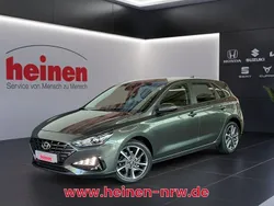 Grau Gebraucht 2023 Hyundai i30 Trend Limousine | 16.399 € (Fairer Preis)