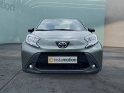 Grün Gebraucht 2023 Toyota Aygo Pulse Kleinwagen | 16.250 € (Fairer Preis)