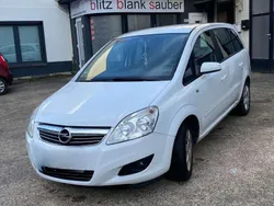 Weiß Gebraucht 2009 Opel Zafira Edition Van / Kleinbus | 4.700 € (Fairer Preis)