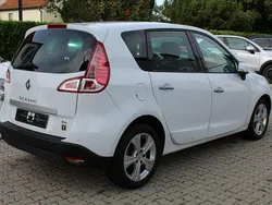 Weiß Gebraucht 2009 Renault Scénic III Dynamique Van / Kleinbus | 2.990 € (Fairer Preis)