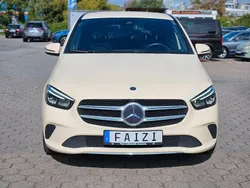 Beige Gebraucht 2020 Mercedes B200 Style Van / Kleinbus | 10.400 € (Guter Preis)