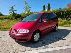 Rot Gebraucht 2009 VW Sharan Van / Kleinbus | 3.750 € (Fairer Preis)