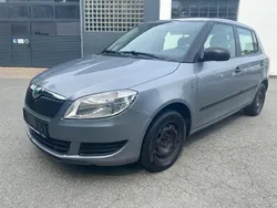 Grau Gebraucht 2012 Skoda Fabia Kleinwagen | 3.800 € (Fairer Preis)