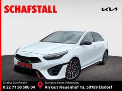 (hw2) deluxeweiss met. Gebraucht 2024 Kia Ceed GT Limousine | 28.979 € (Fairer Preis)