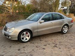 Silber Gebraucht 2003 Mercedes E320 Elegance Limousine | 10.800 €
