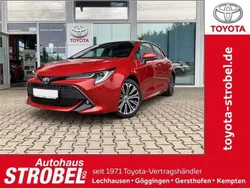 Karminarot metallic Gebraucht 2023 Toyota Corolla Team Limousine | 25.600 € (Fairer Preis)